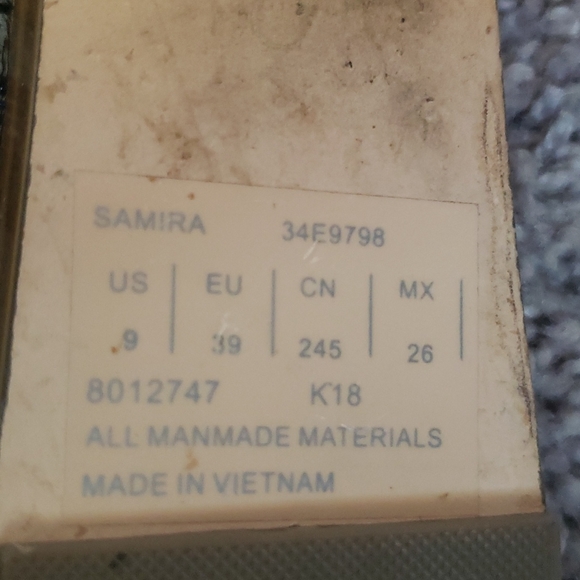 Women - Picture 2 of 3